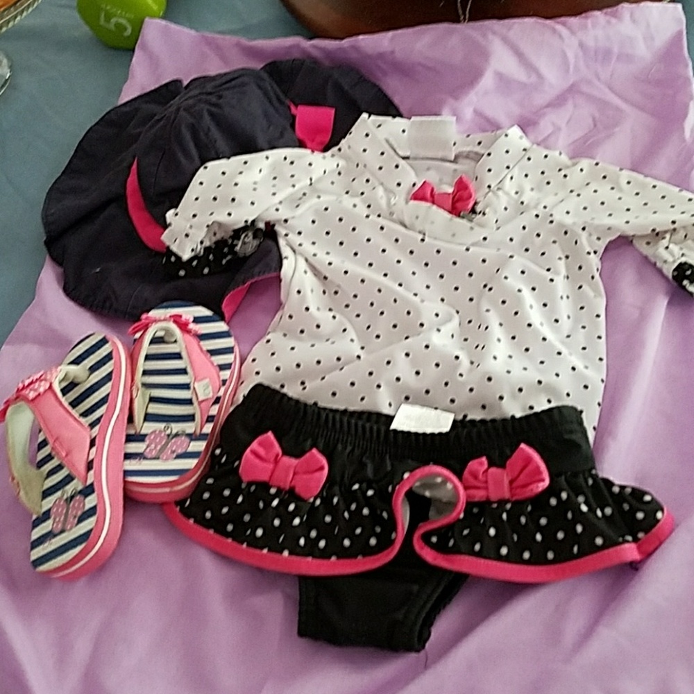 ❤Swim suit with rash guard.